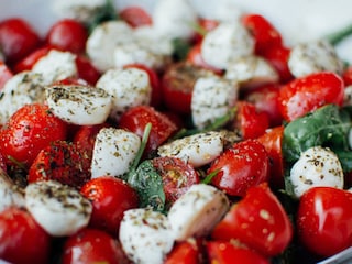 Italijanska salata sa mocarelom