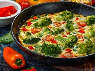 Omlet sa brokolijem i svežom paprikom
