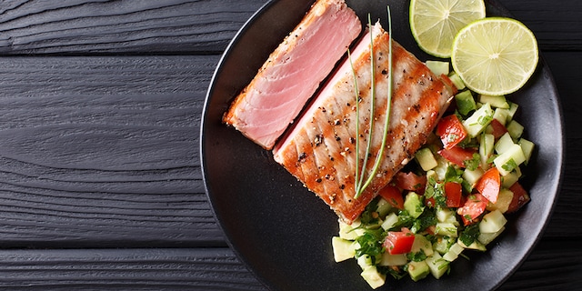 Grilovana tuna sa avokadom i krastavcem