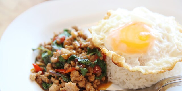 Svinjetina sa pirinčem i jajima