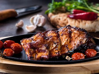 Svinjska rebarca sa grilovanim čeri paradajzom