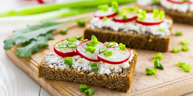 Sendviči sa krem sirom i rotkvicama