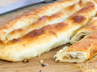 Burek od domaćih kora sa mesom