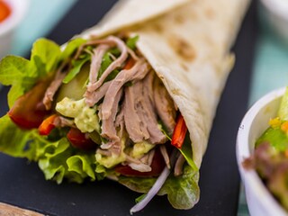 Tortilja sa povrćem i svinjetinom