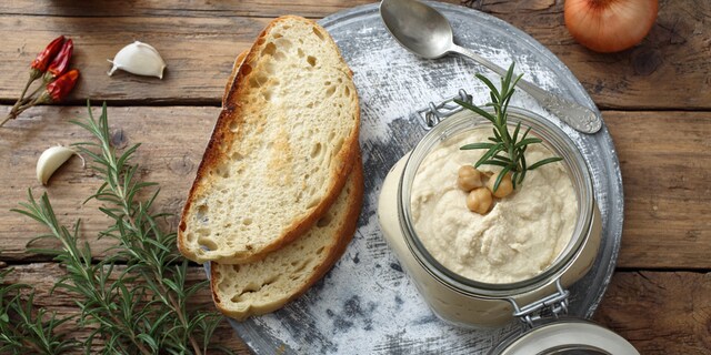 Pikantni humus sa ruzmarinom