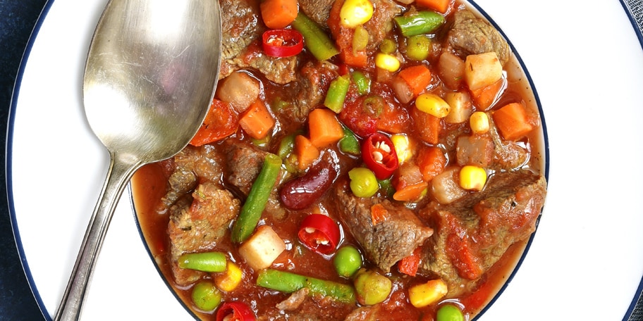 Teletina u paradajz sosu sa povrćem