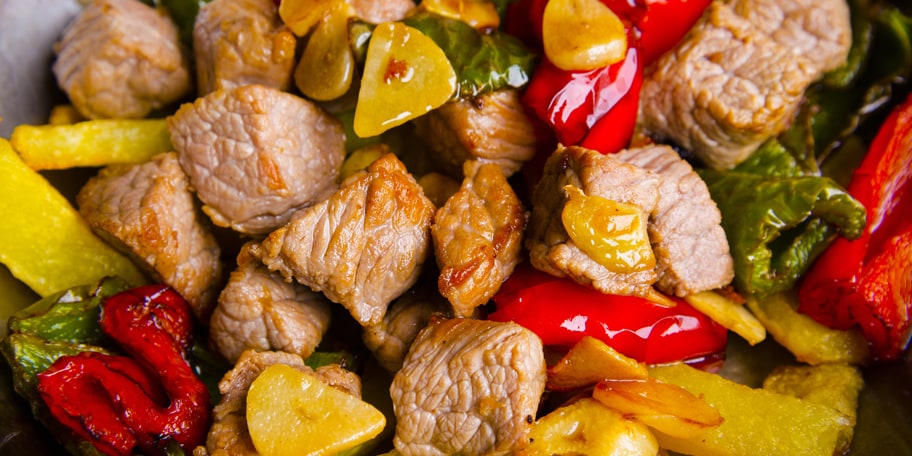 Svinjetina sa pečenim paprikama