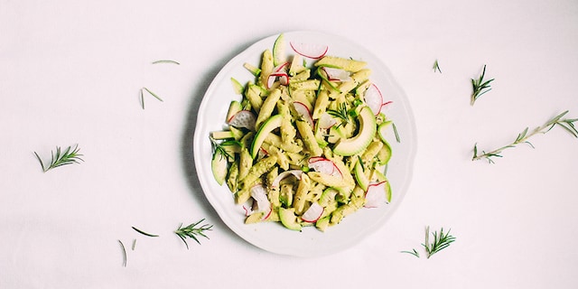 Avokado sa pesto sosom