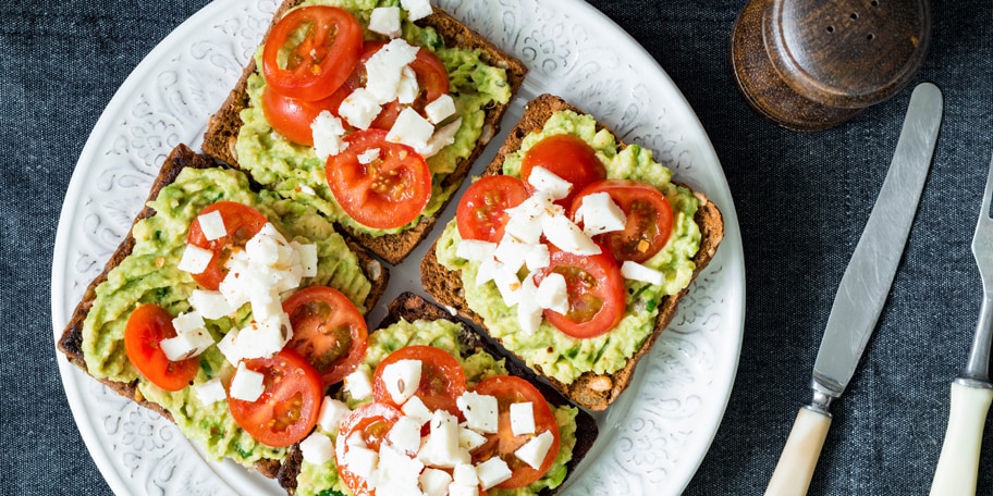 Sendvič sa avokado pastom