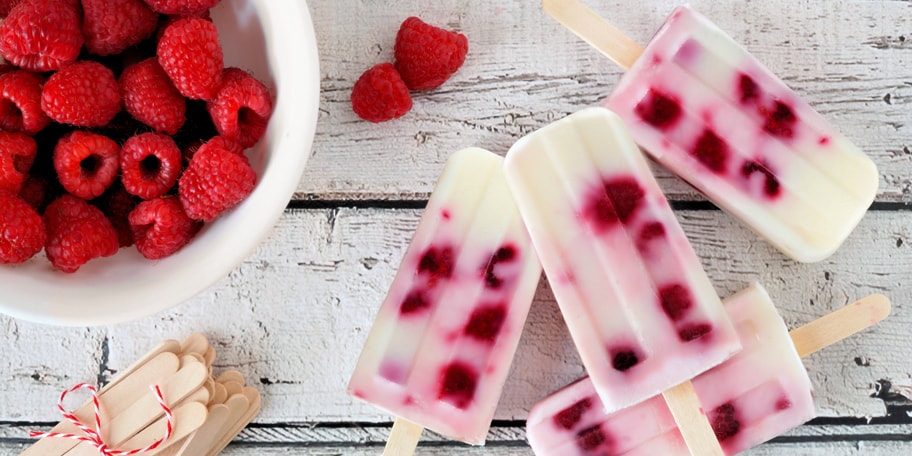 Sladoled od malina na štapiću