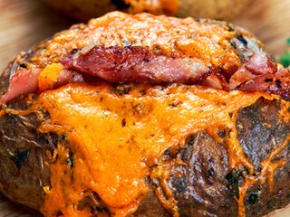 Zapečeni krompir sa čedar sirom