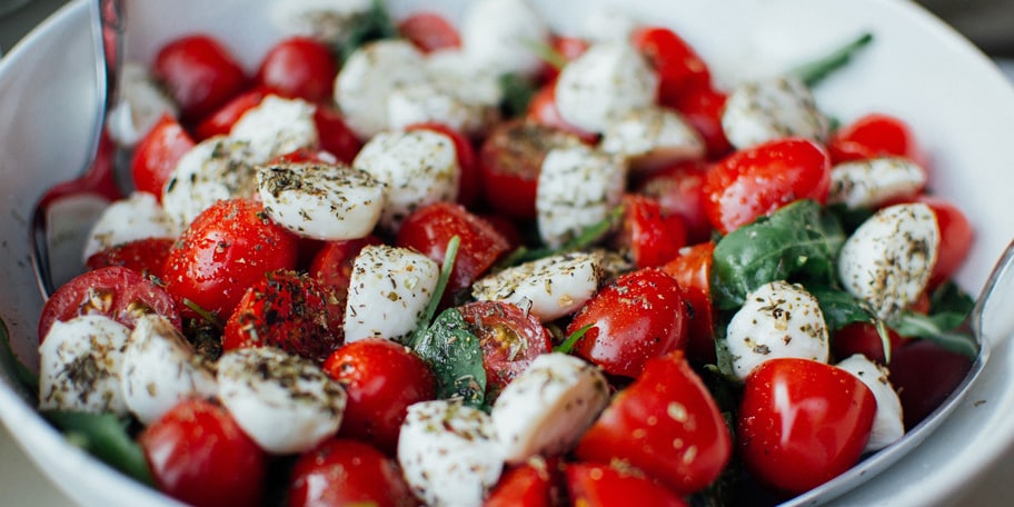 Italijanska salata sa mocarelom