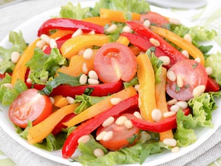Osvežavajuća šarena salata sa indijskim orahom