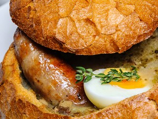 Supa u hlebu sa kobasicom