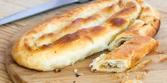 Burek od domaćih kora sa mesom