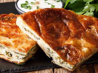 Burek sa spanaćem i sirom