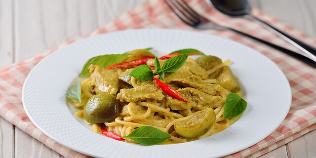 Špageti sa piletinom i karijem