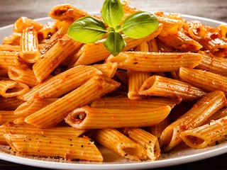 Pasta sa paradajz sosom i tunjevinom