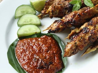 Grilovano meso sa sosom od kikirikija