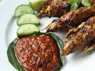 Grilovano meso sa sosom od kikirikija