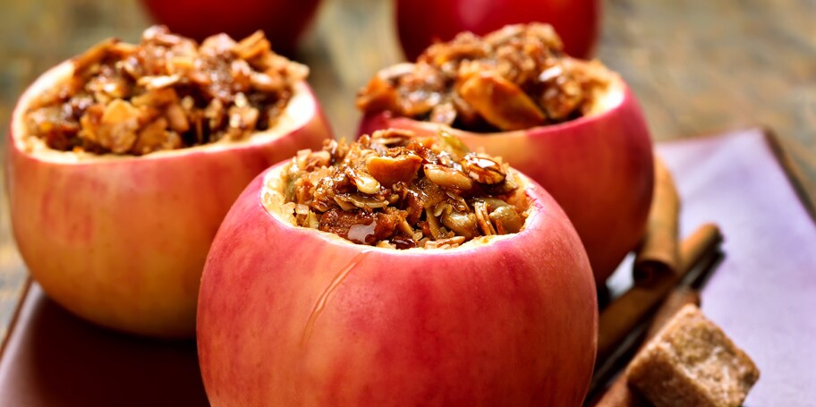 Pečene jabuke punjene bademima ili orasima i žitaricama