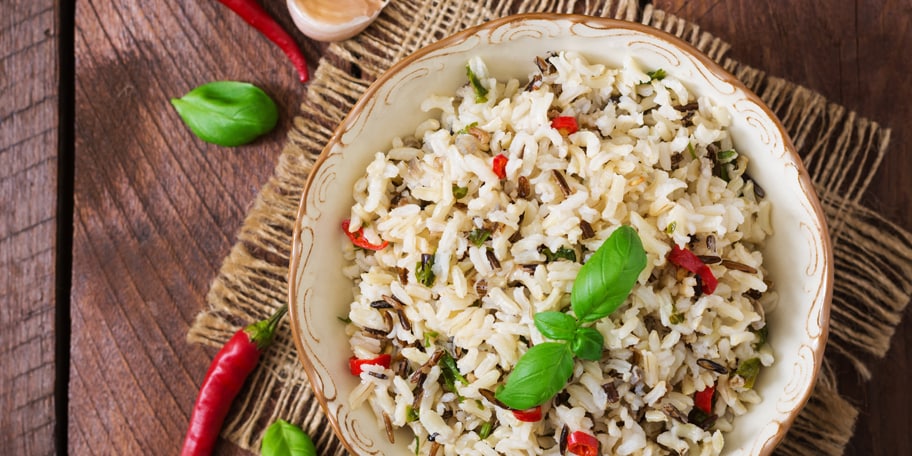 Pirinač sa čilijem i bosiljkom