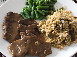 Biftek sa boranijom i pirinčem