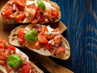 Brusketi sa povrćem i mocarelom