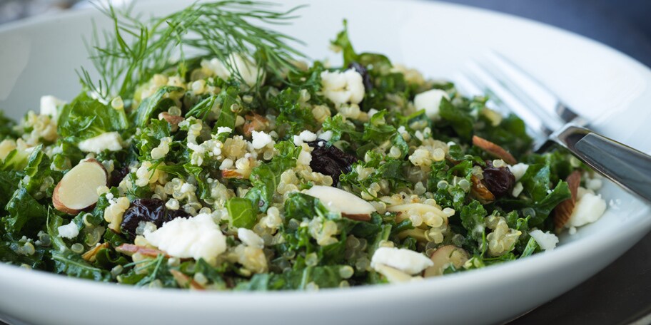 Kinoa salata sa lešnicima i mirođijom