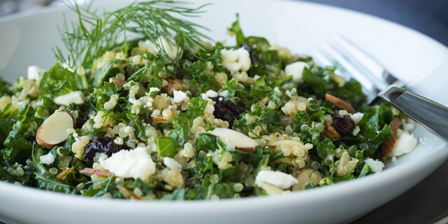 Kinoa salata sa lešnicima i mirođijom