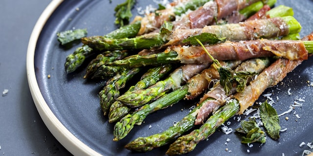 Pržena špargla sa slaninom