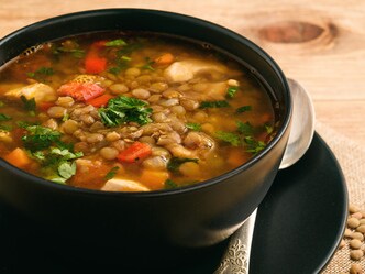 Supa sa sočivom, piletinom i povrćem