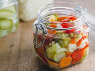 Carska turšija sa karfiolom, crvenom paprikom, šargarepom i celerom