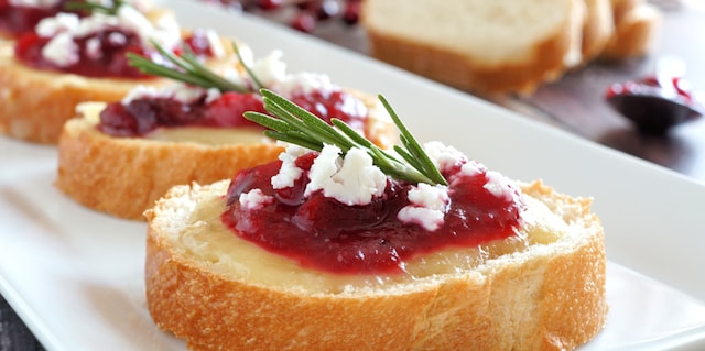 Praznični apetajzeri sa džemom i bri sirom