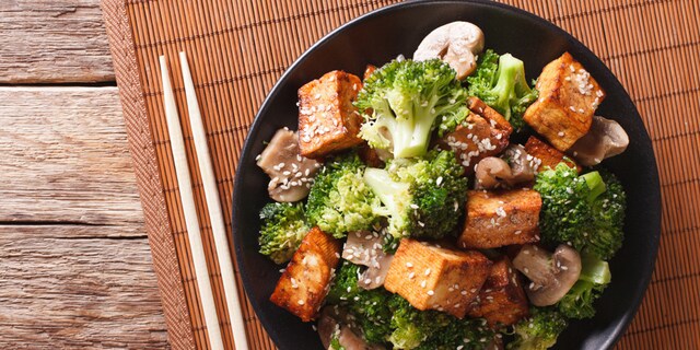 Tofu sir sa brokolijem i pečurkama