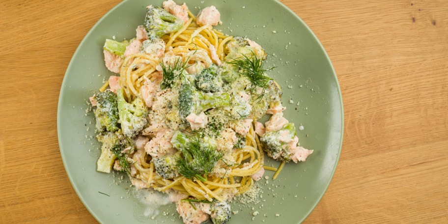 Bezglutenske špagete sa lososom i brokolijem
