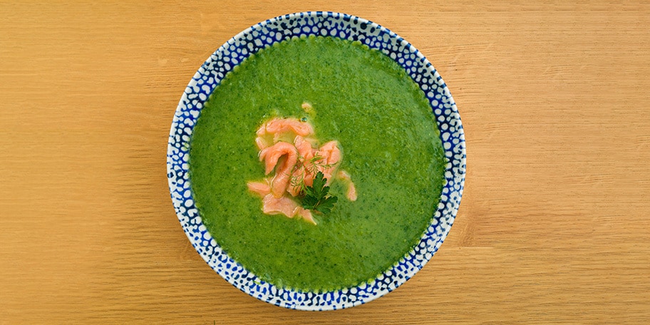 Potaž od tikvica i spanaća sa dimljenim lososom