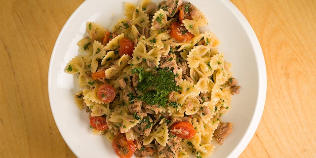 Farfalle sa tunjevinom i limunom